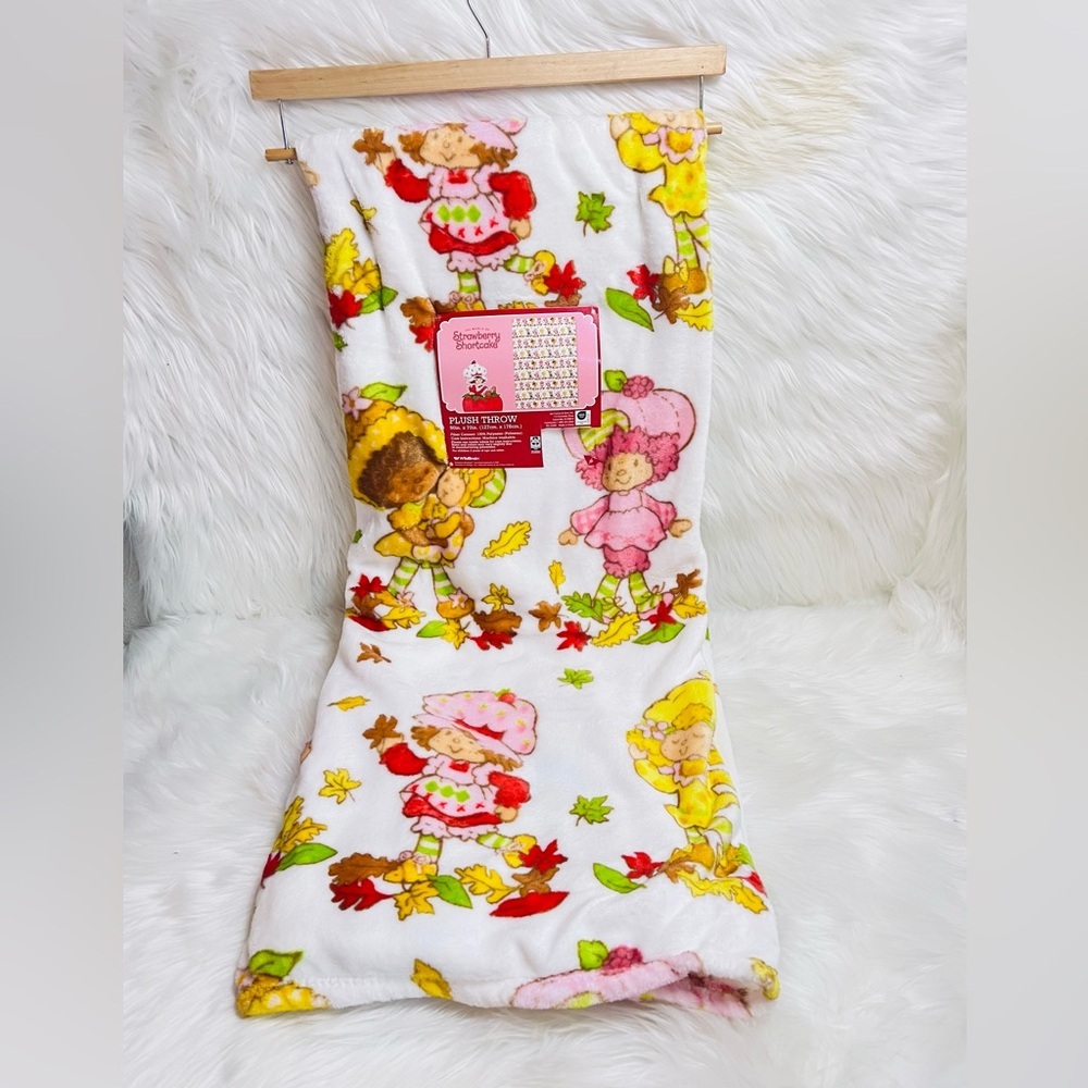 Strawberry Shortcake Throw Blanket